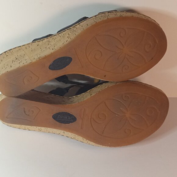 BORN Black Strappy Sandals Criss Cross Wedge Women Leather Shoes Size 8M - Picture 2 of 13